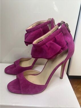 Ladies Ivanka Trump Pink Heels Sandals Size 8.5
